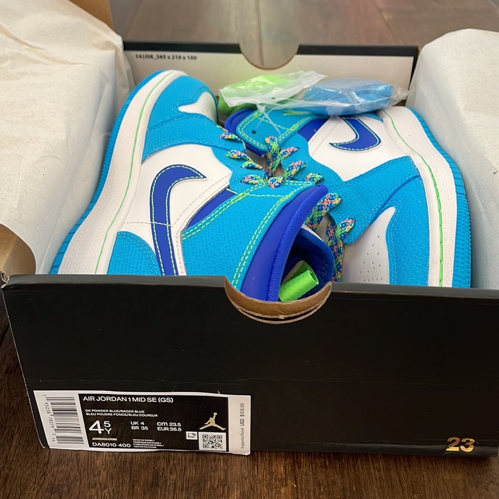 NEW IN BOX Jordan 1 Mid sky blue - Picture 2 of 6